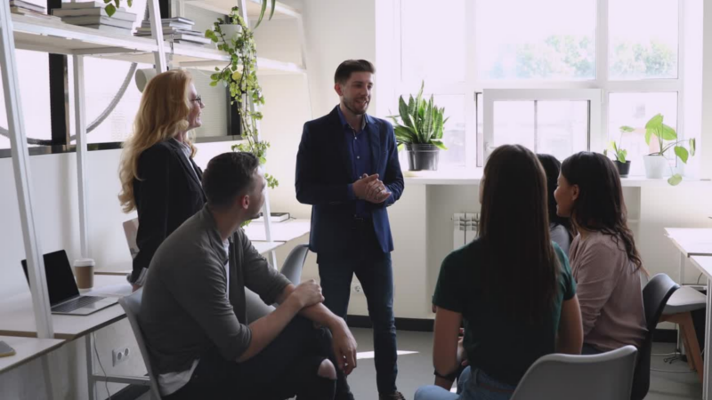 Explore Daniel Pink’s insights on motivation and how the power of regret can become crucial for a leader’s personal and professional growth. Fractional leadership Canada — executive meeting